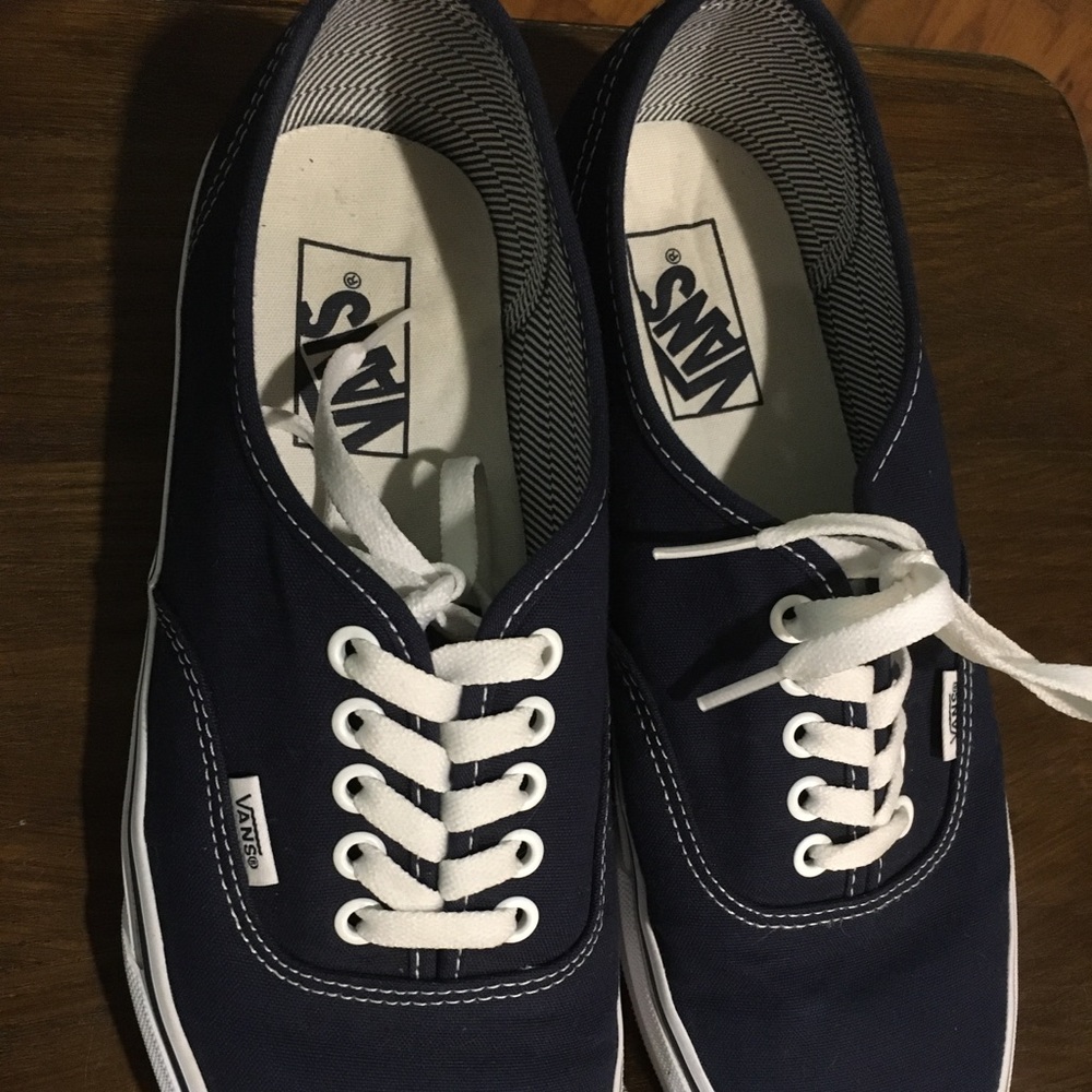 VANS lows navy blue/white. Men’s=9, Women’s=10.5